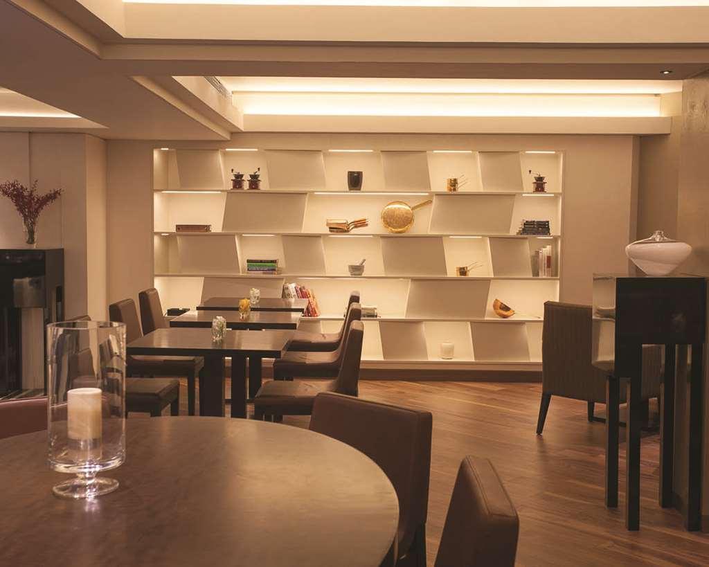 Hyatt Regency Delhi Hotell New Delhi Restaurant bilde The Library