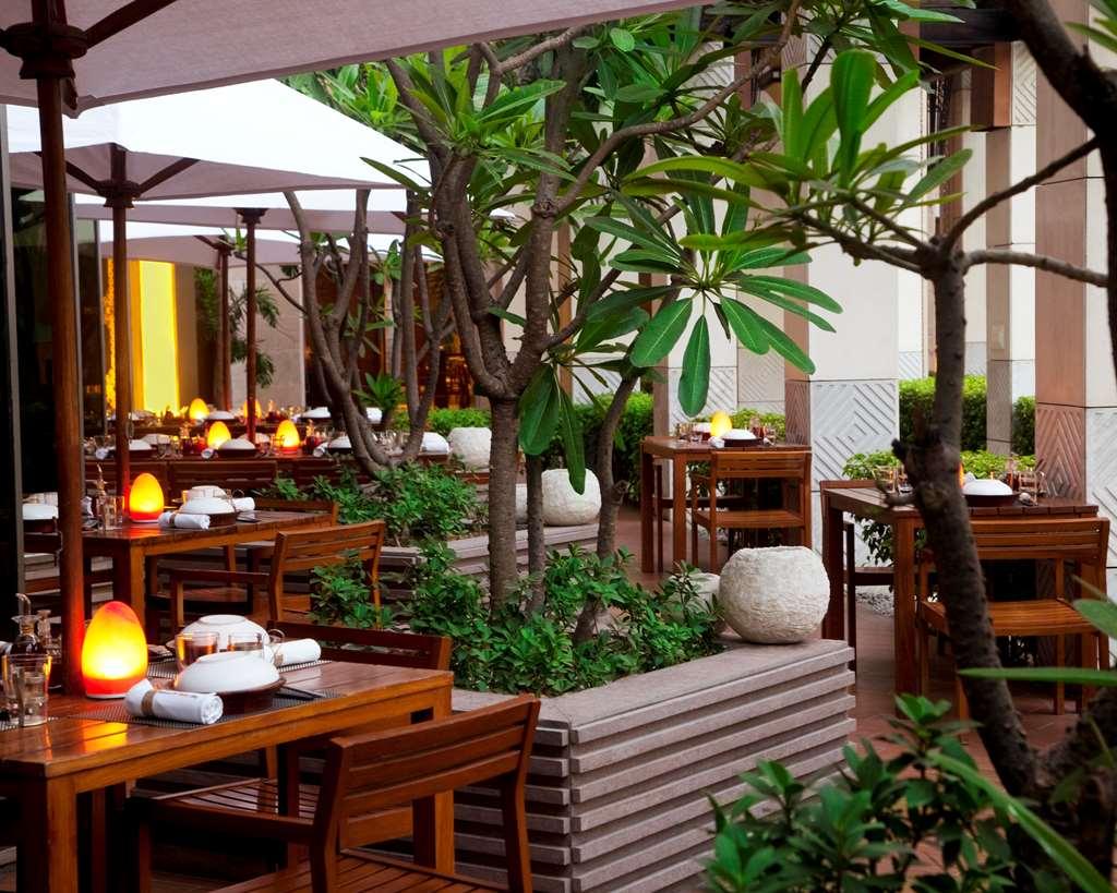 Hyatt Regency Delhi Hotell New Delhi Restaurant bilde The Deck